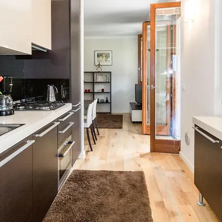 Stylish Joivy Flat With Garden Daire Pognana Lario