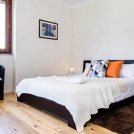 Stylish Joivy Flat With Garden Daire *