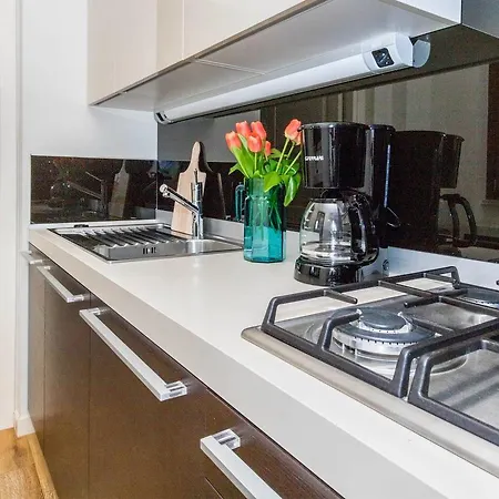 Stylish Joivy Flat With Garden Daire *