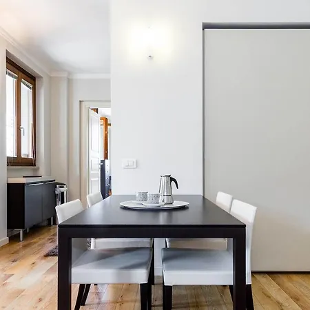 Stylish Joivy Flat With Garden Daire *