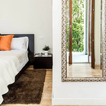 Stylish Joivy Flat With Garden Daire *