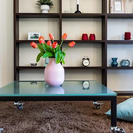Stylish Joivy Flat With Garden Daire *